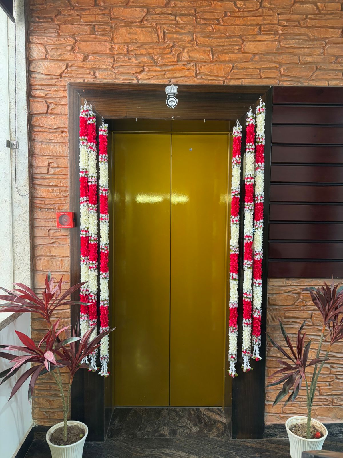 TRADITIONAL FLOWER GARLAND(pair)