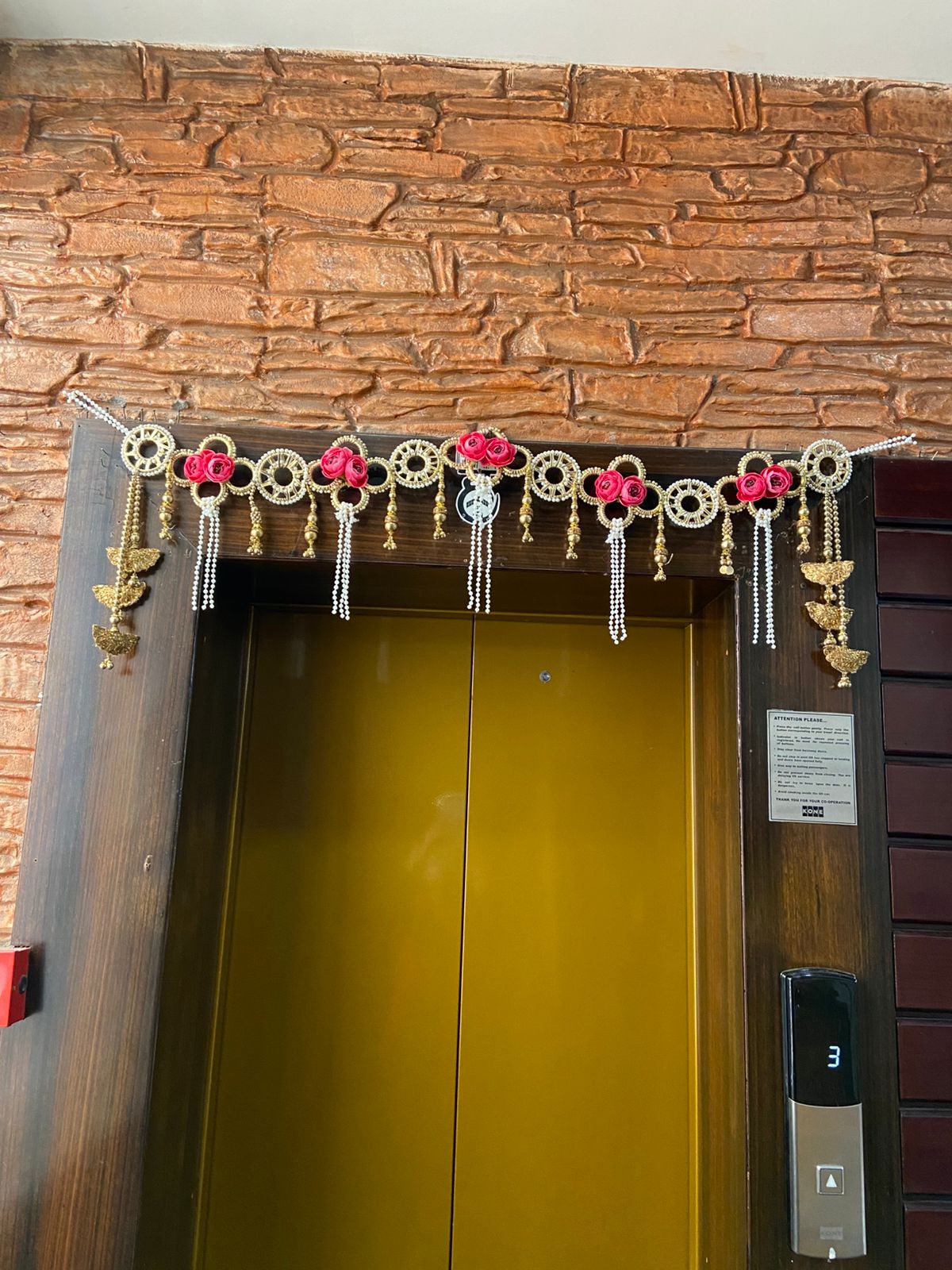 HANDCRAFTED DOOR TORAN 