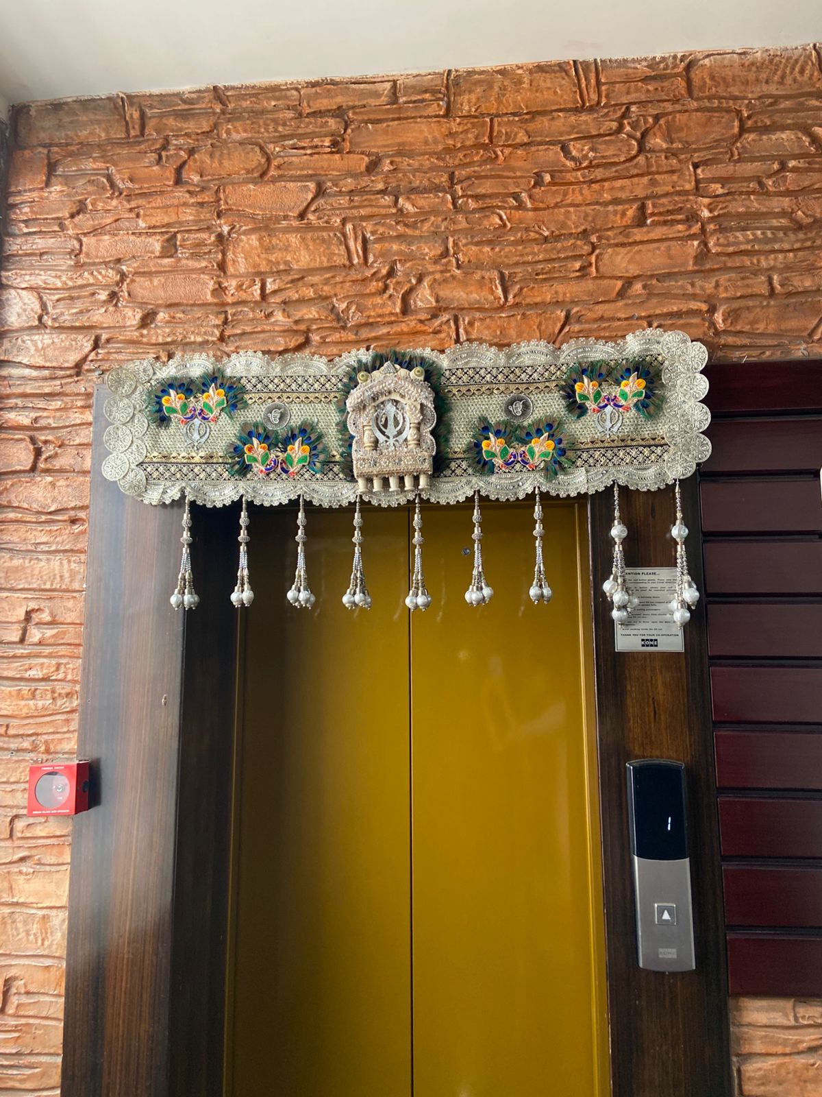 DECORATIVE DOOR TORAN