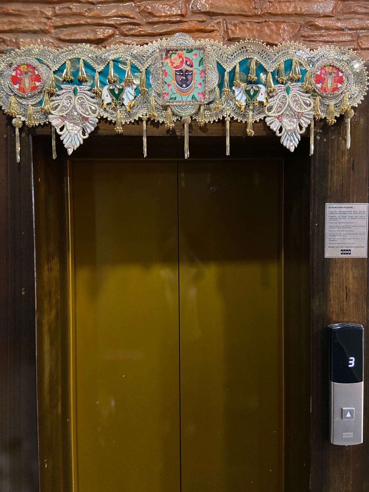 DECORATIVE TORAN FOR DOORWAYS