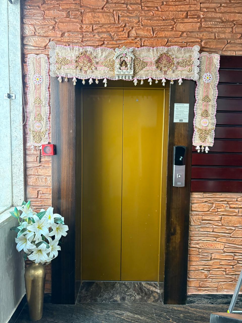 DOOR TORAN 