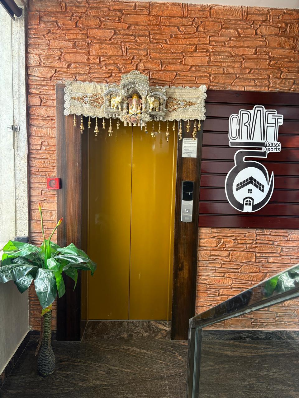 DECORATIVE DOOR TORAN