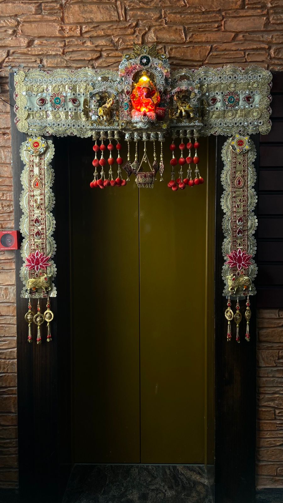 3 Temple Toran 