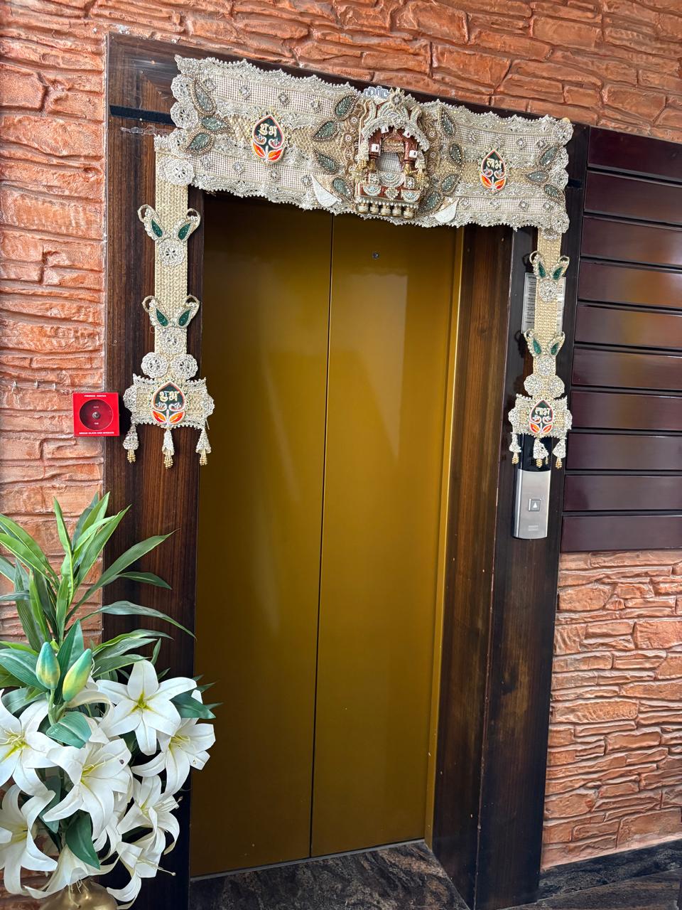 TRADITIONAL DECORATIVE TORAN