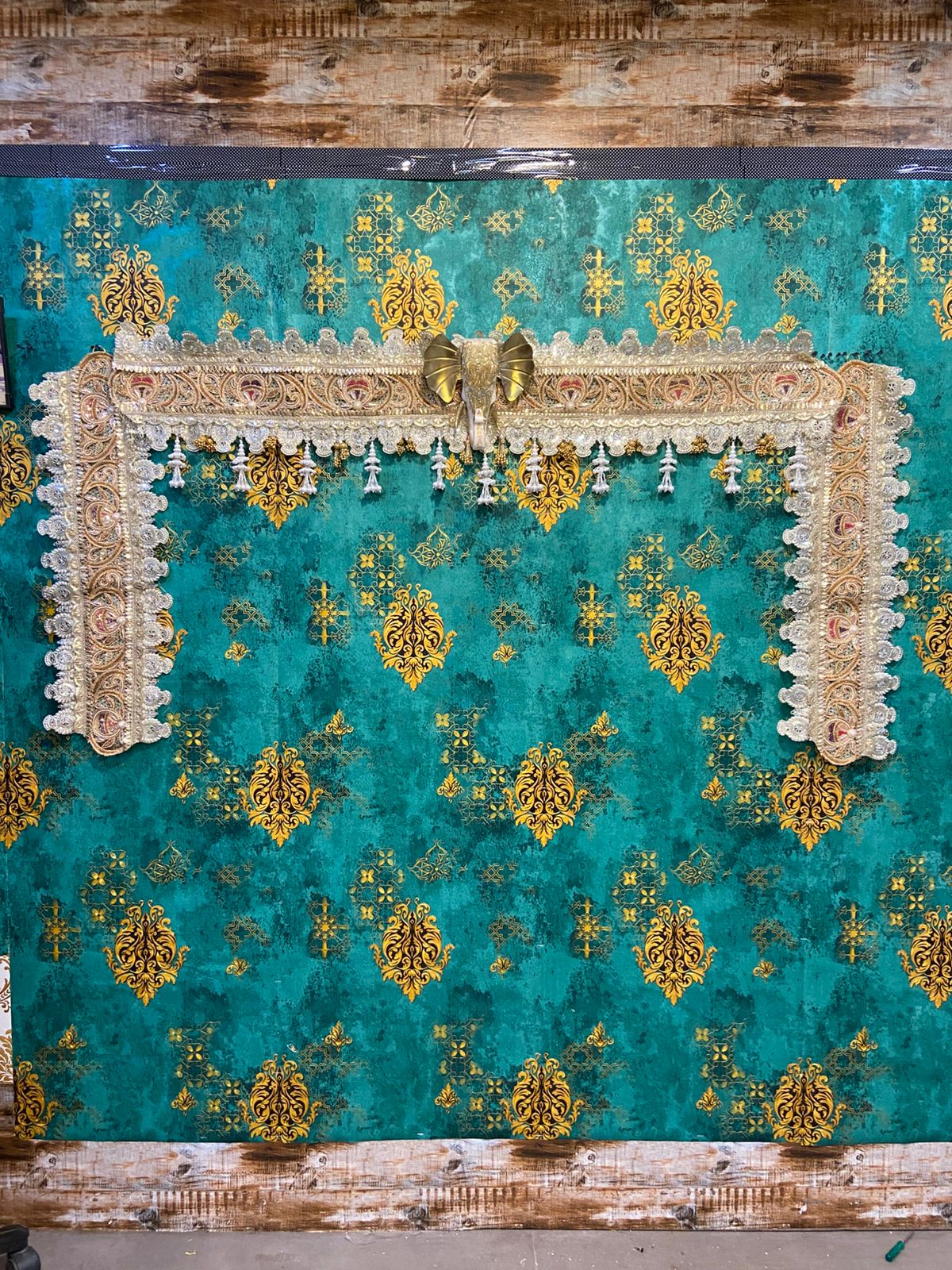 TRADITIONAL DECORATIVE TORAN