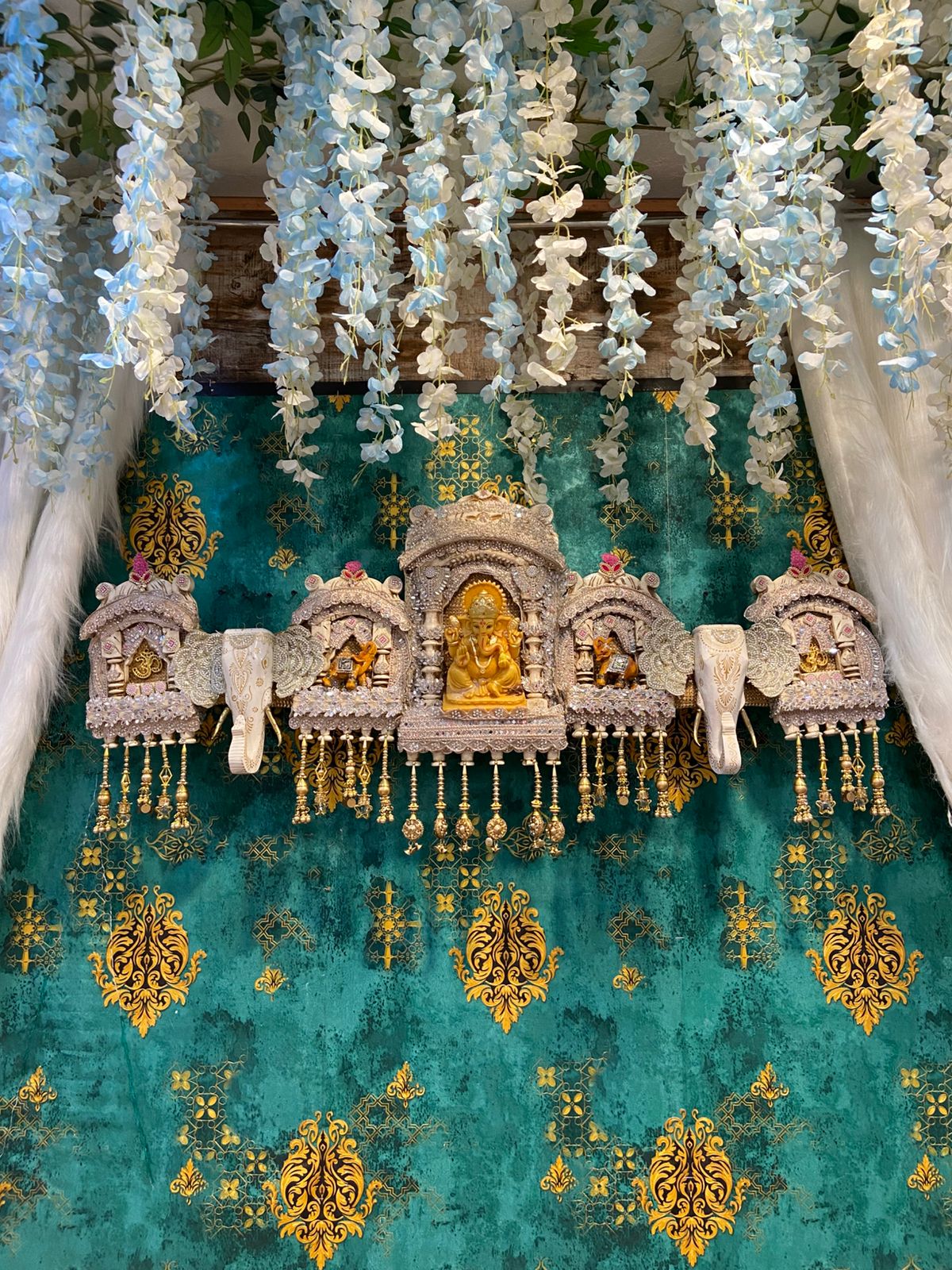 TRADITIONAL TEMPLE TORAN