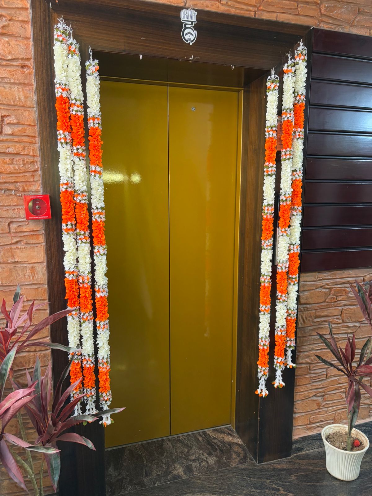 DECORATIVE FLORAL GARLAND(pair)