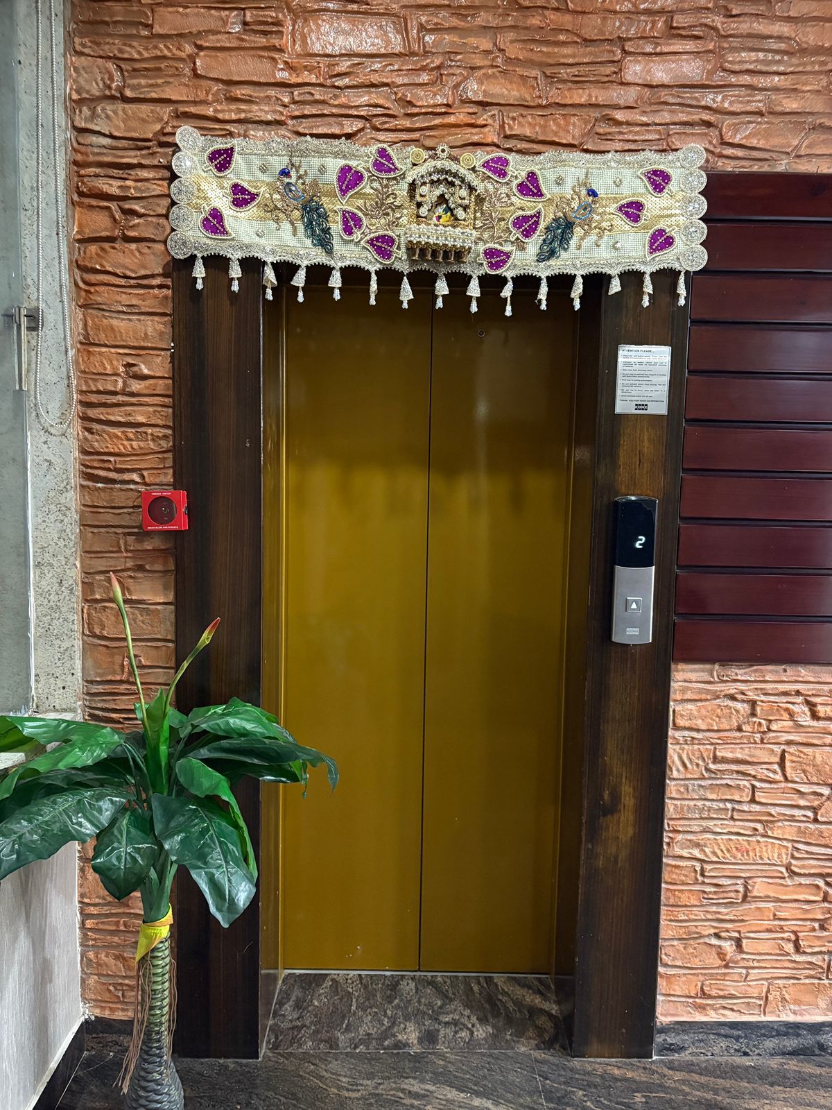 DECORATIVE TRADITIONAL TORAN