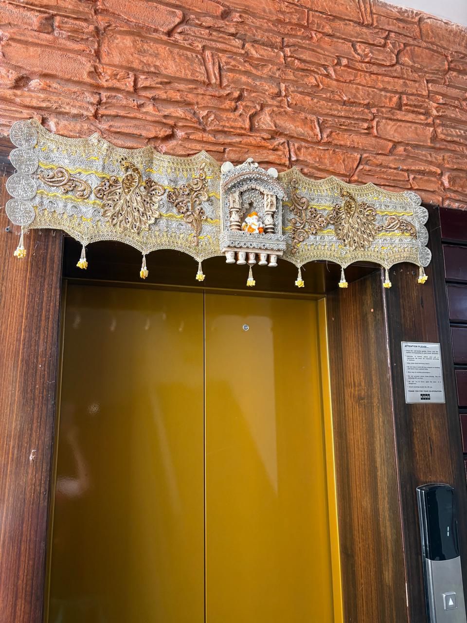 DECORATIVE DOOR TORAN WITH GANESH IDOL