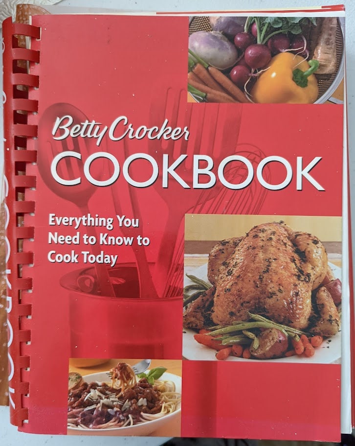 Betty Crocker Cookbook - Everything You Need To Know To Cook Today - Cookbooks