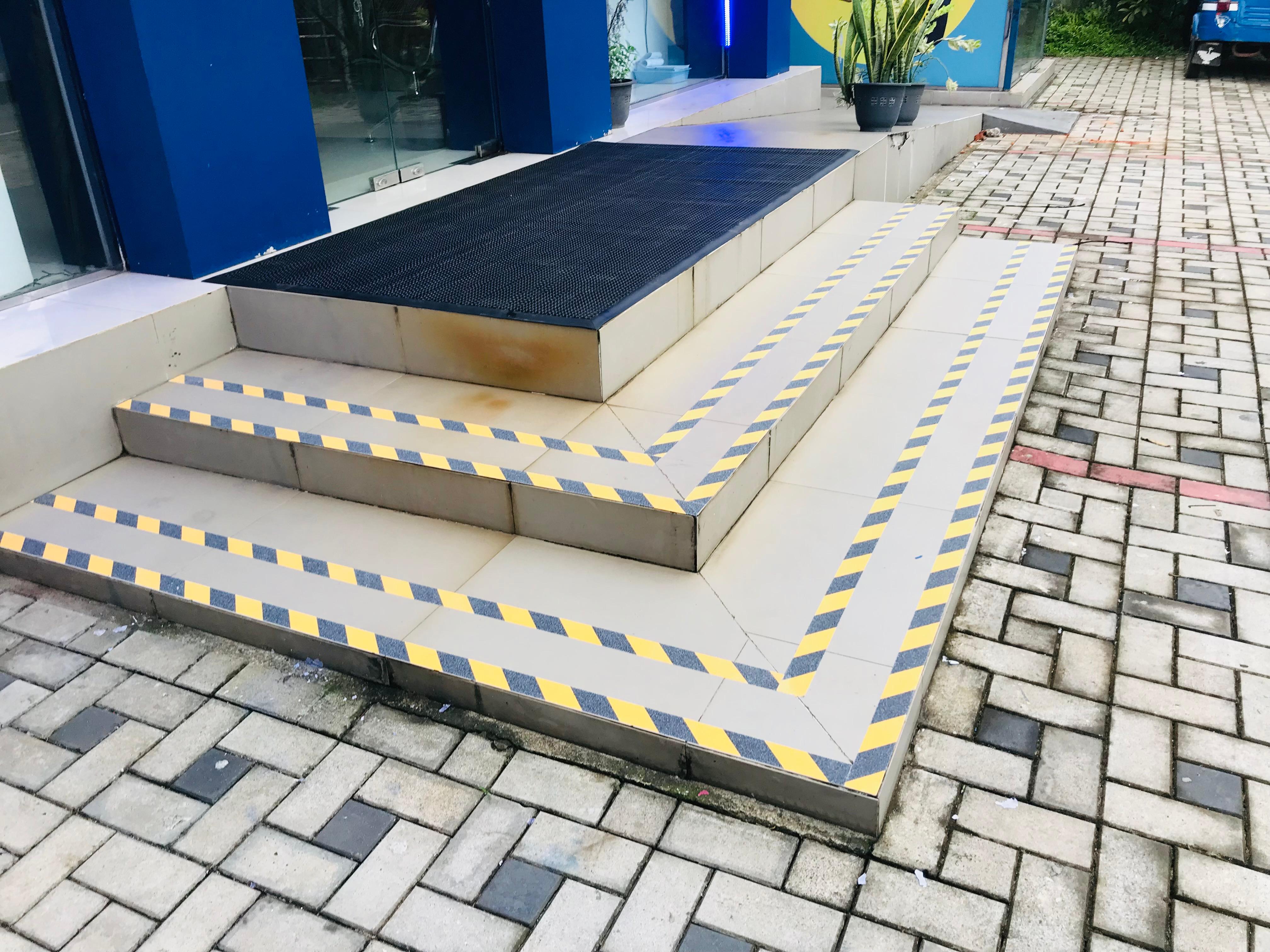 Bounded Anti-Slip Safety Tape