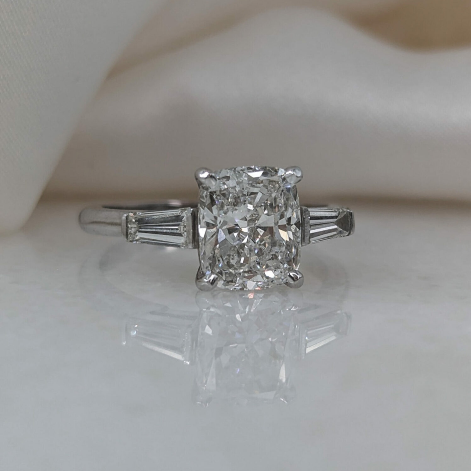 The Cura Nia Silver Ring