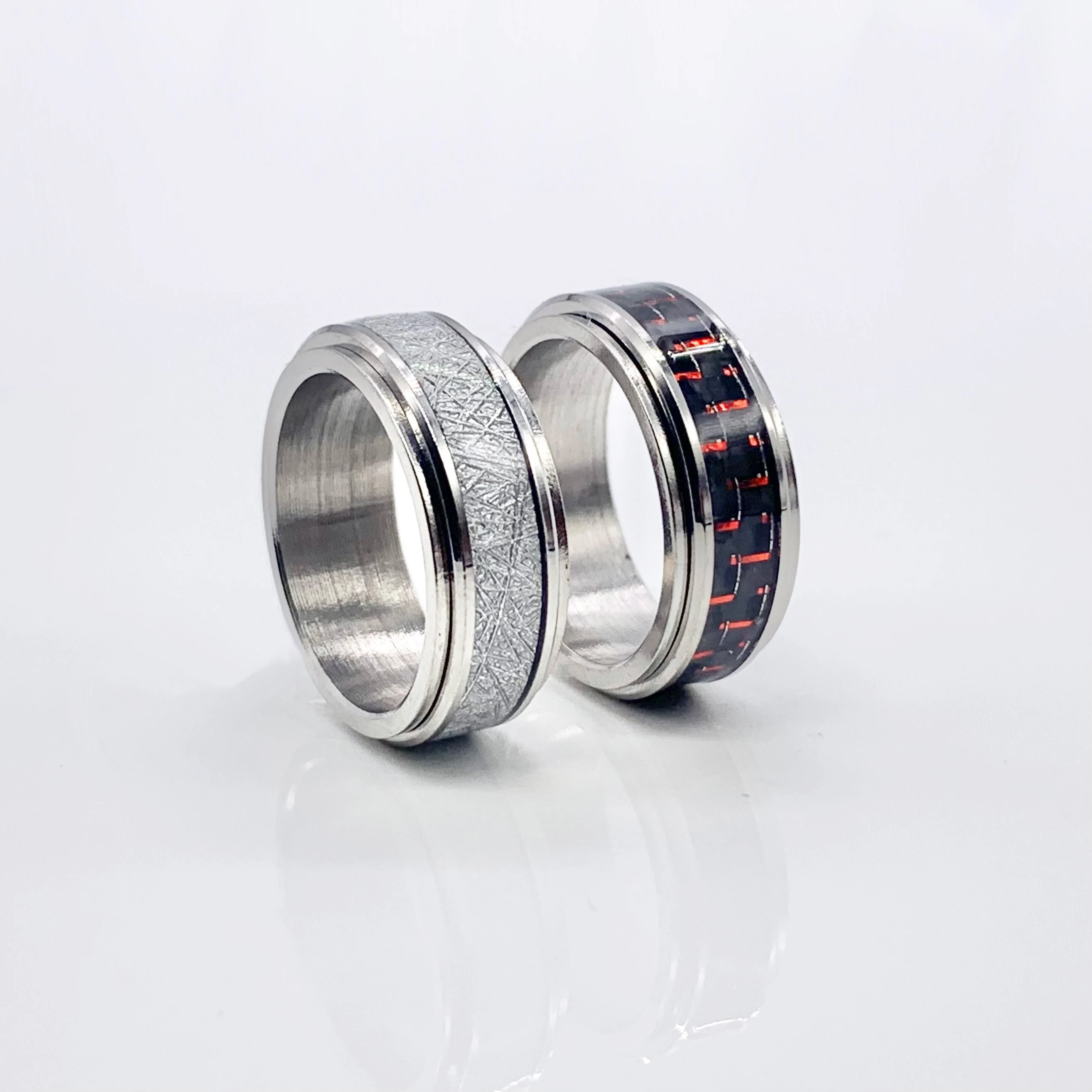 Men's Spinner Ring with Carbon Fiber Art 