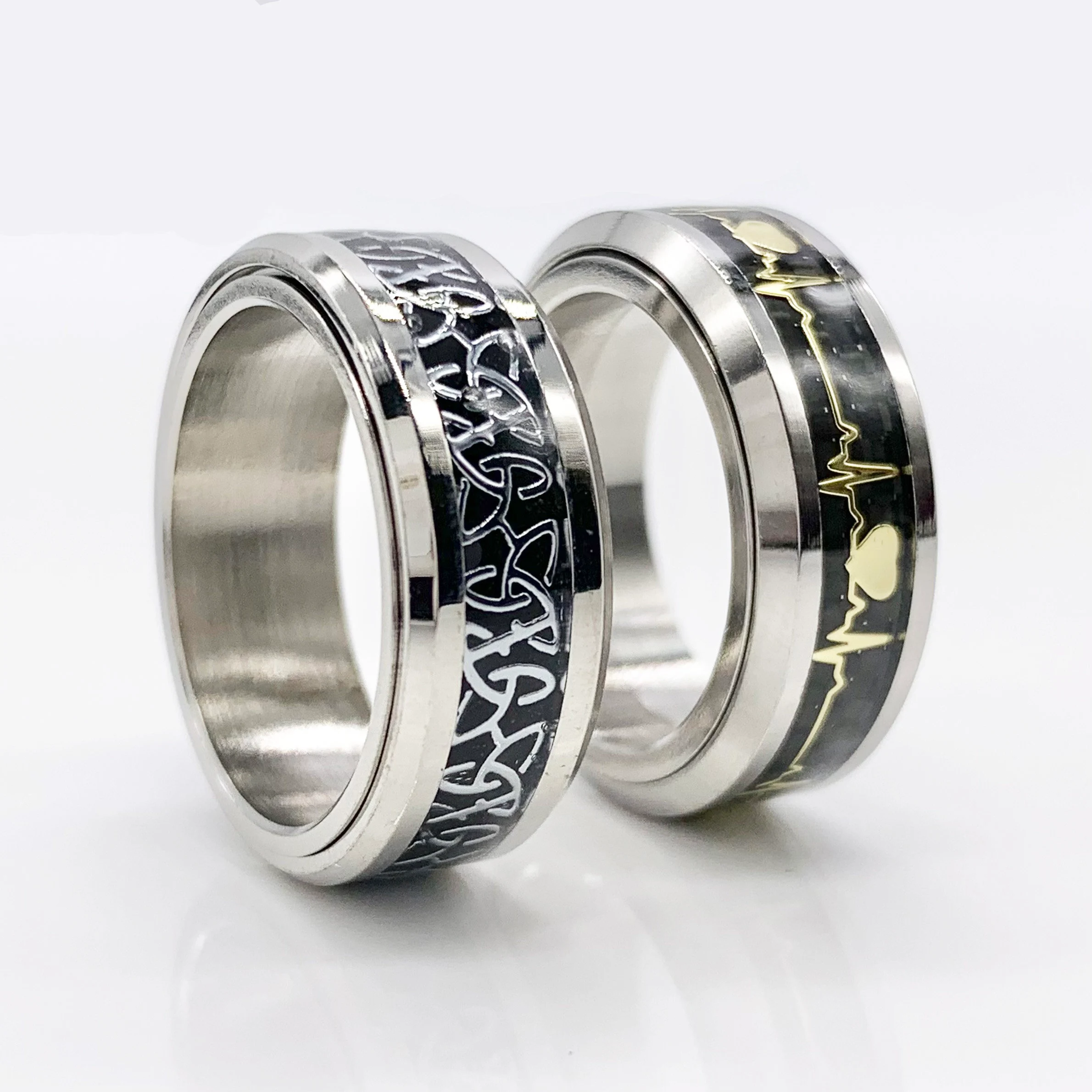Spinner Ring with Carbon Fiber Art