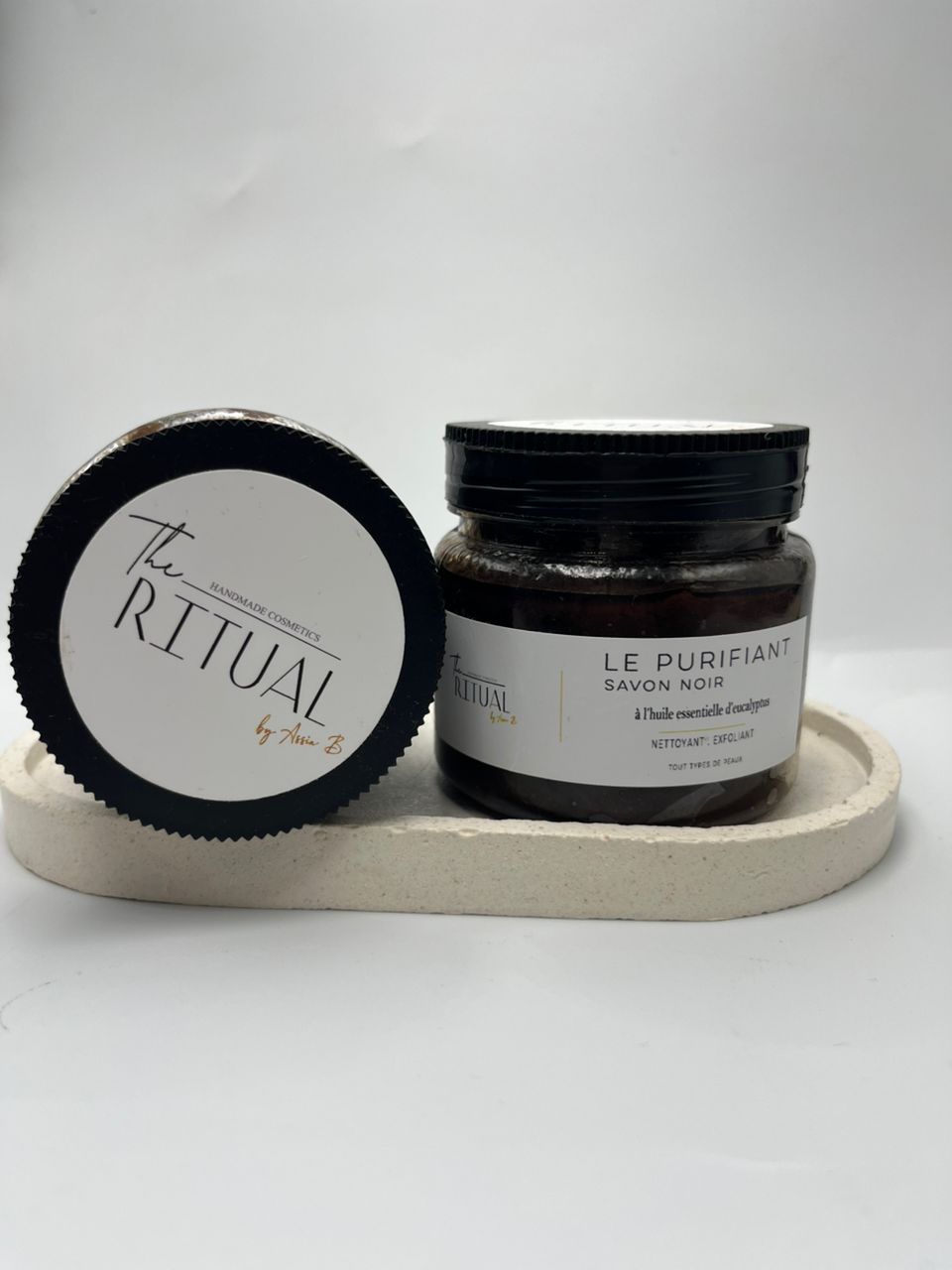Savon noir à l'huile essentielle d'eucalyptus
