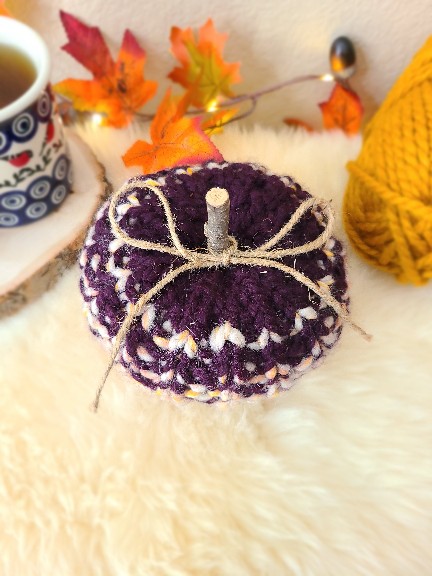 Hand-Knitted Appel Pumpkin
