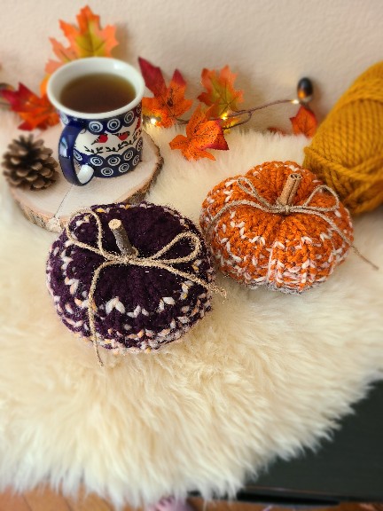 Hand-Knitted Appel Pumpkin