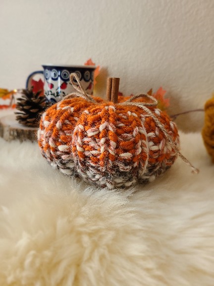 Hand-Knitted Appel Pumpkin