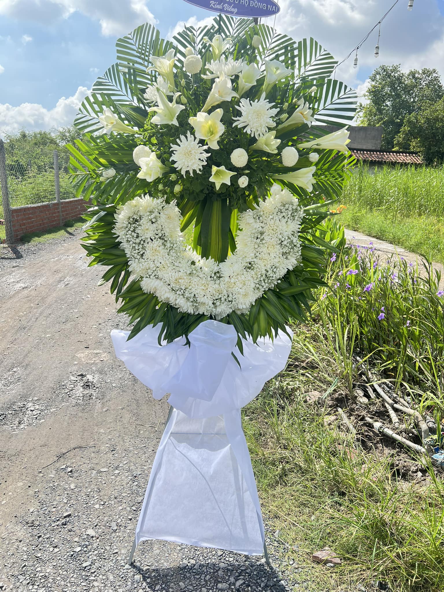Kệ hoa chia buồn