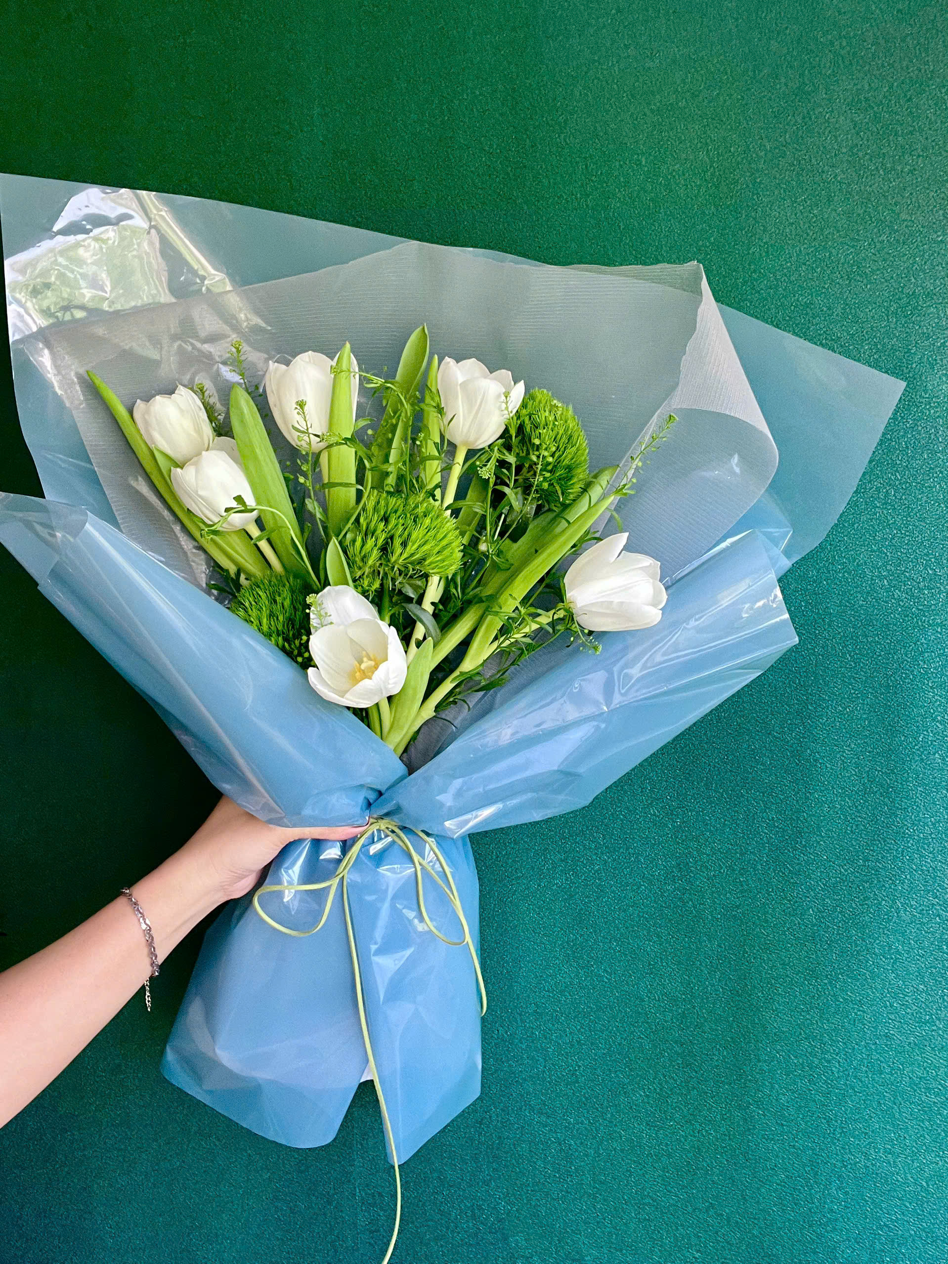 Bó hoa tulip trắng Hà Lan