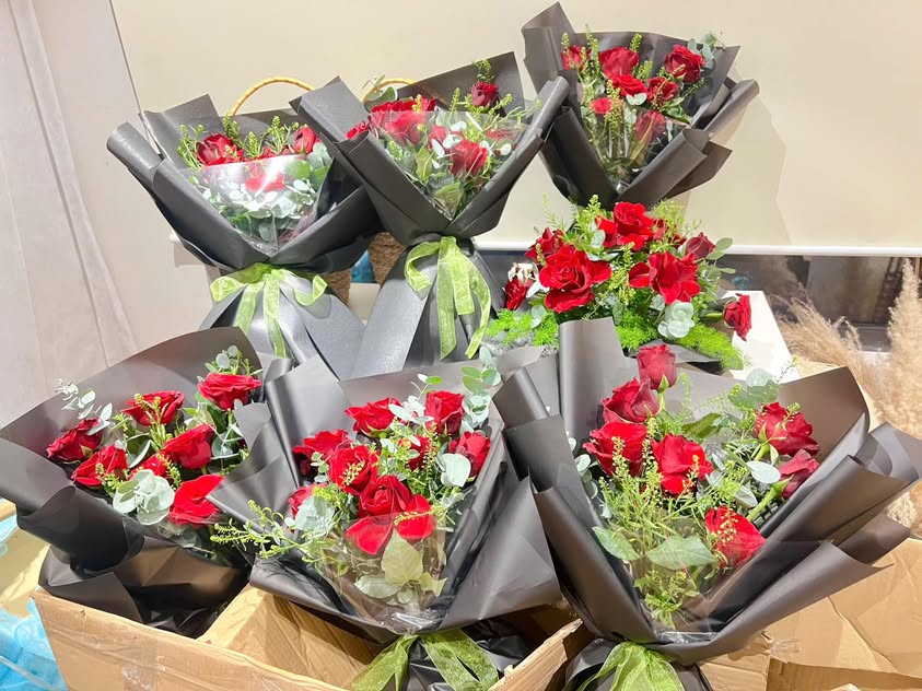 Bó hoa sự kiện tone đỏ
