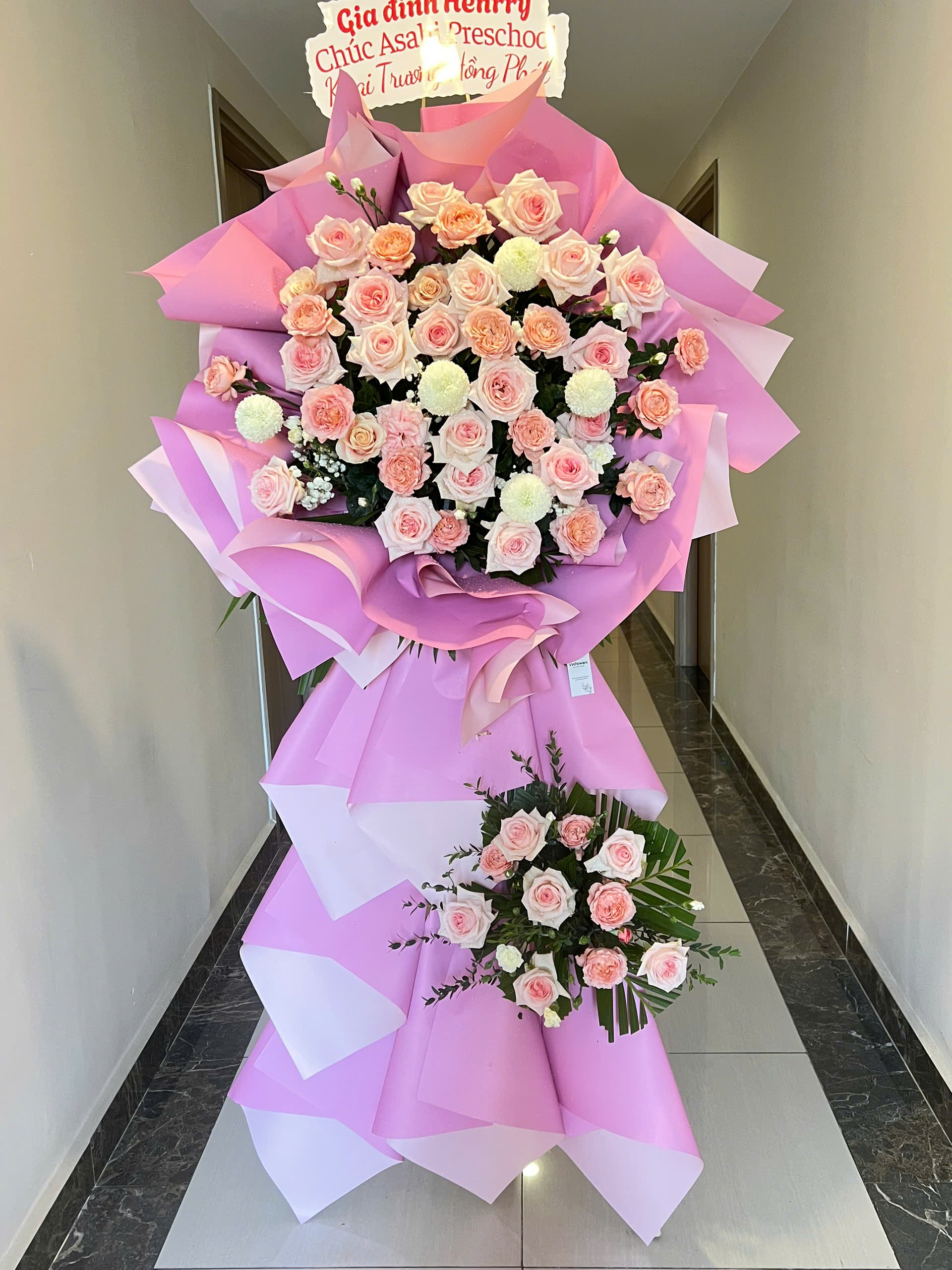 Kệ hoa chúc mừng