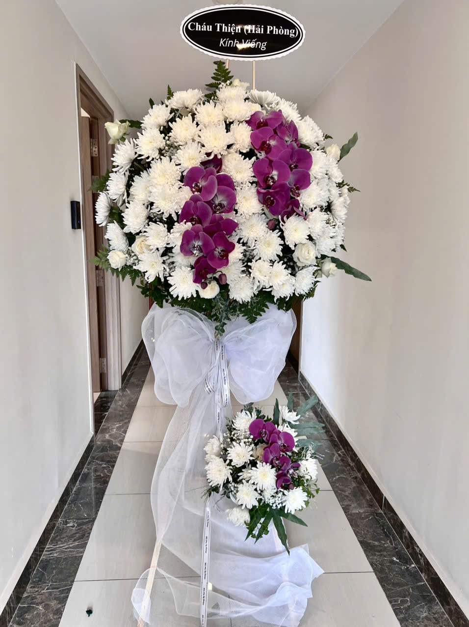 Kệ hoa chia buồn