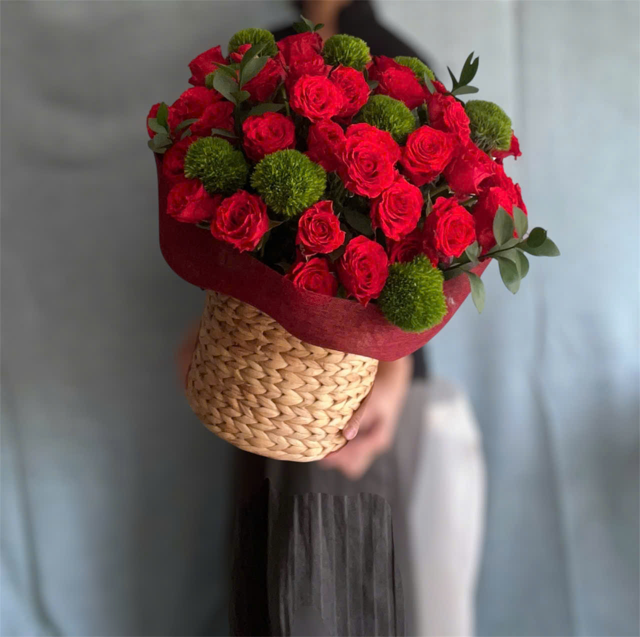 Giỏ hoa hồng đỏ sang trọng