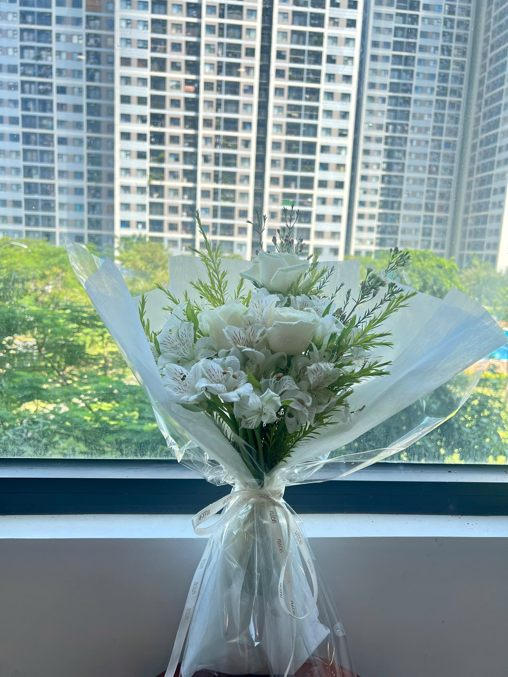 Bó hoa hồng trắng trắng t