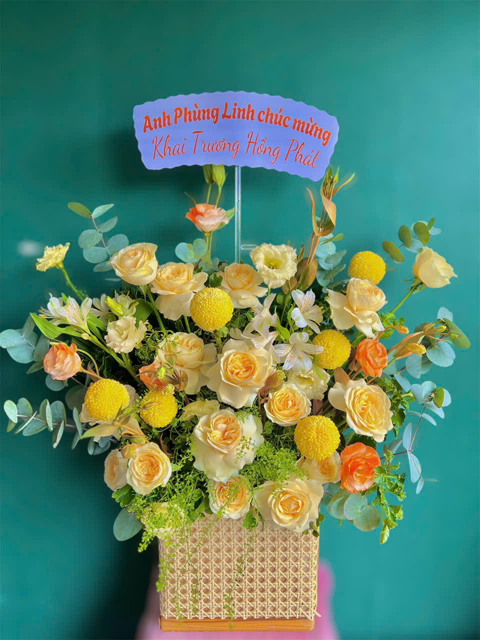 Lẵng hoa khai trương tone vàng