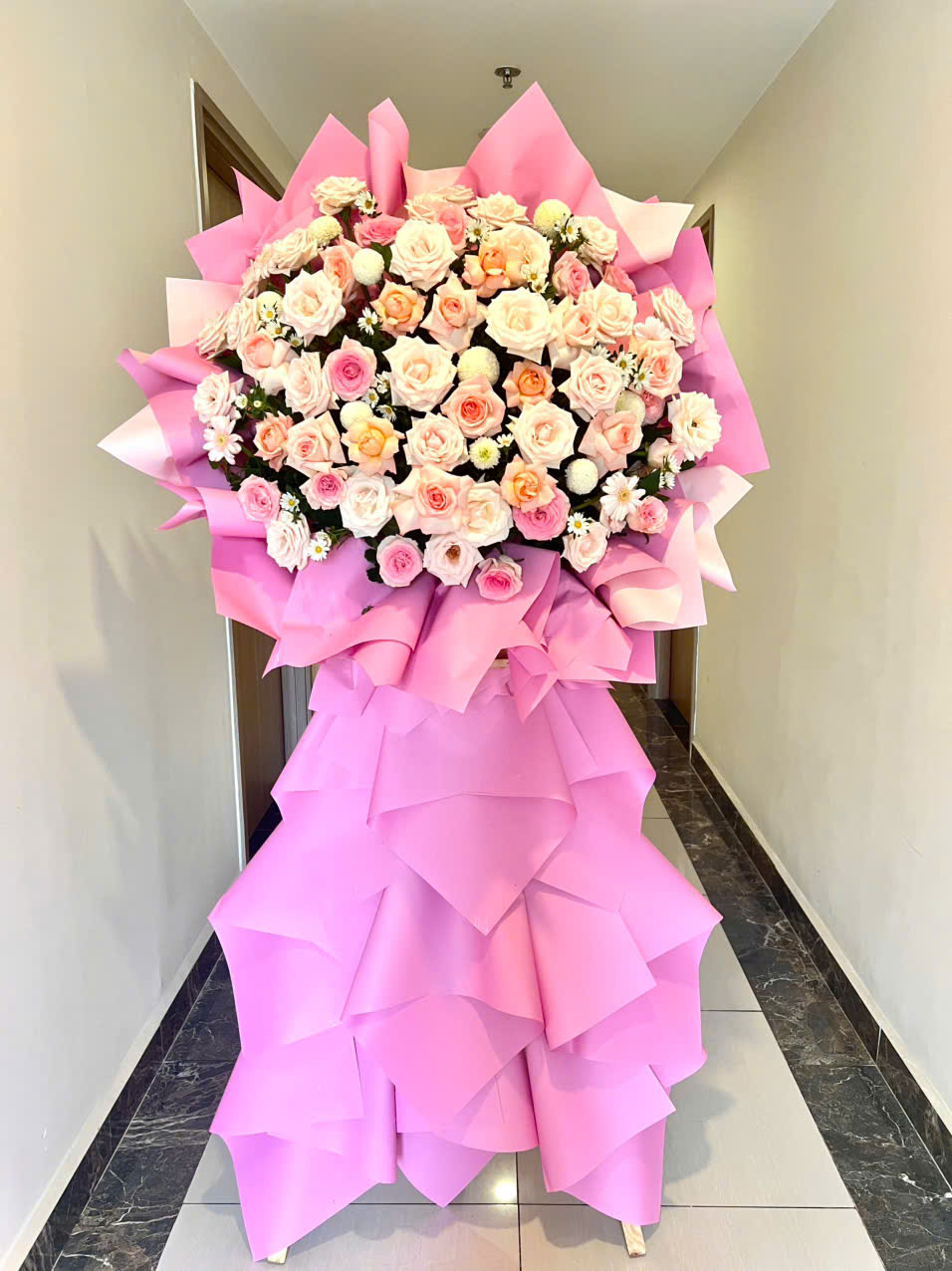 Kệ hoa chúc mừng
