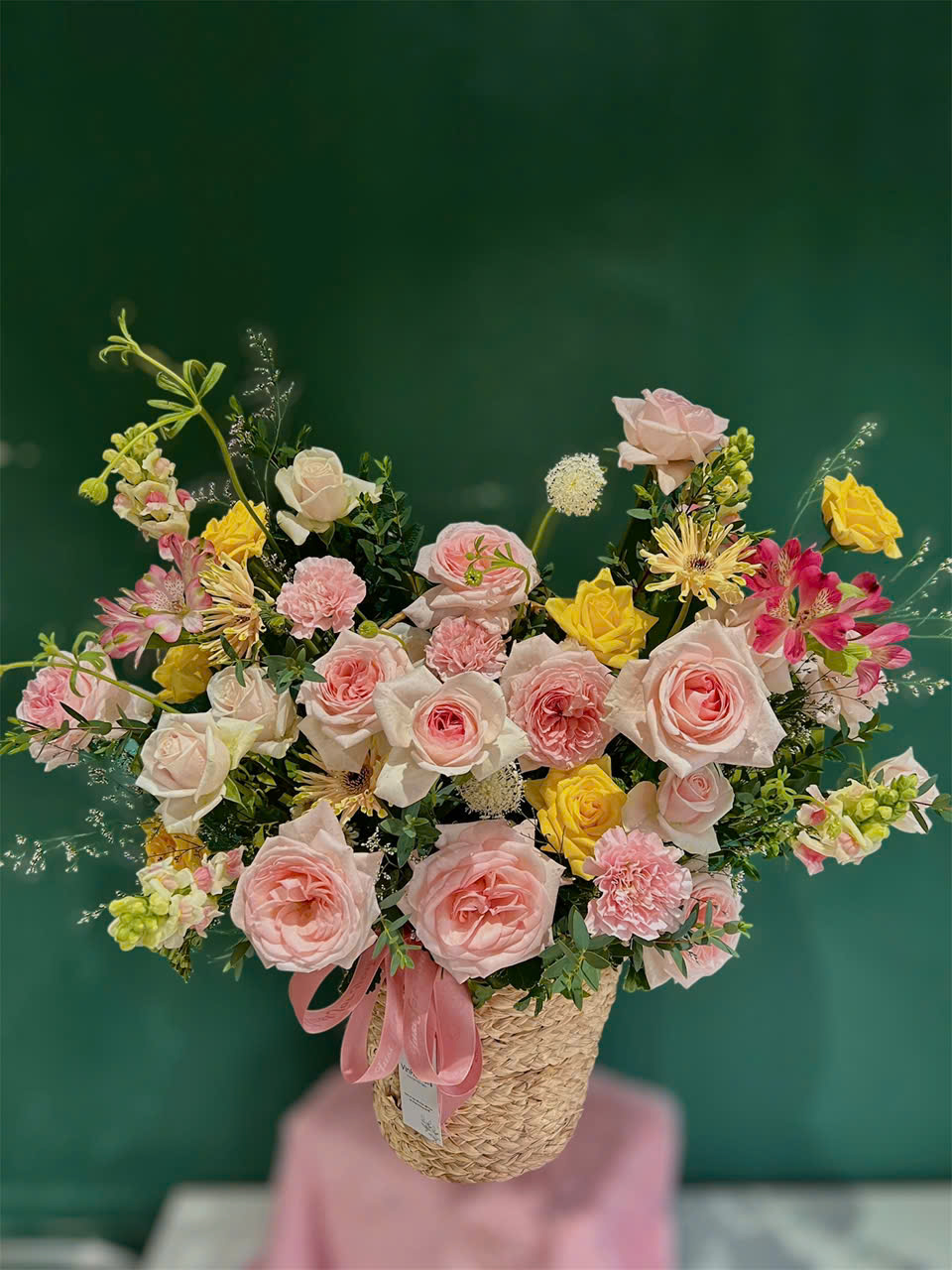 Giỏ hoa tone hồng pastel