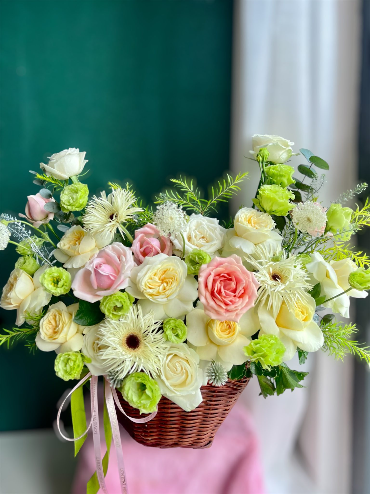 Giỏ hoa tone xanh pastel