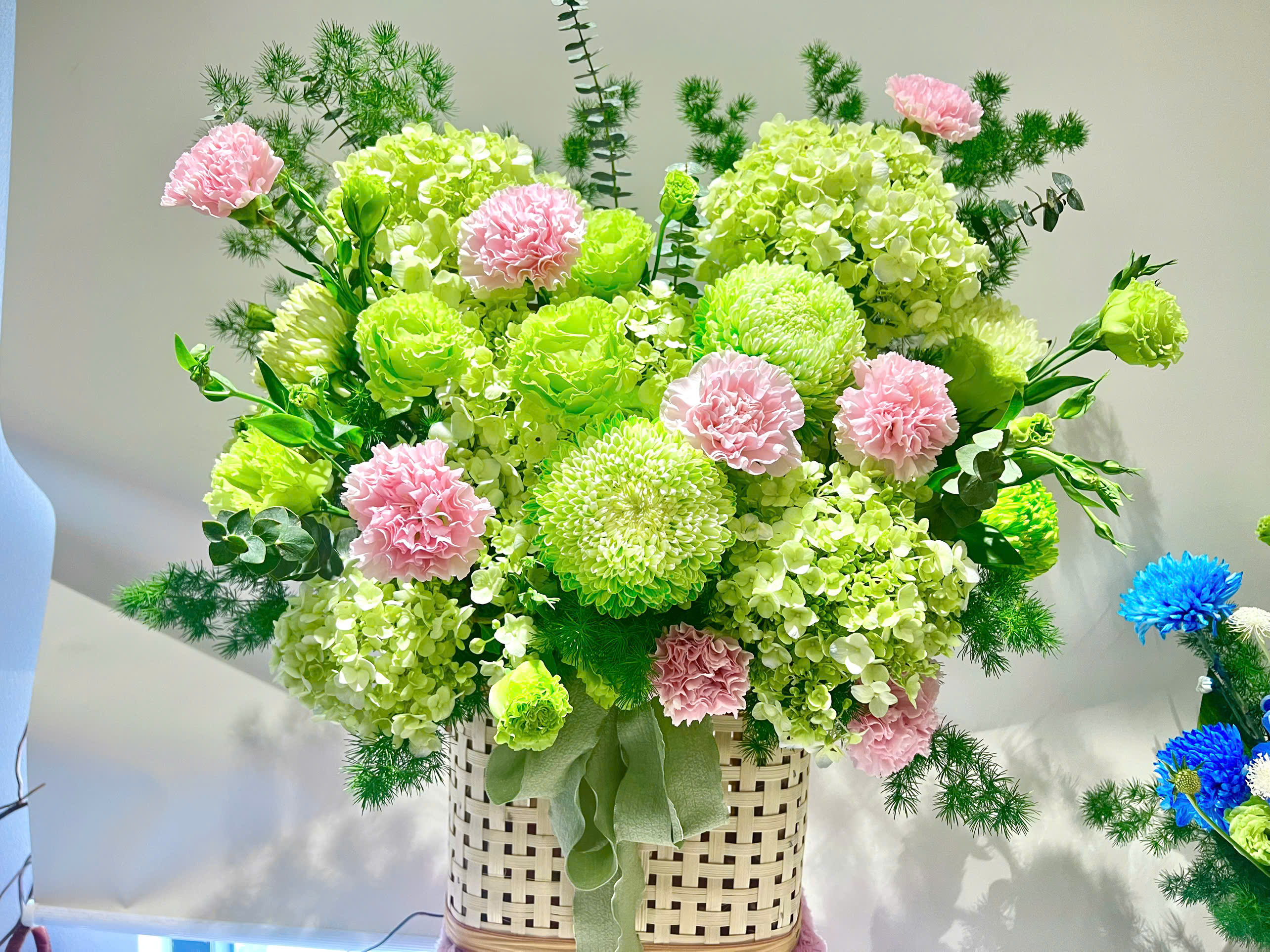 Giỏ hoa tone xanh lá