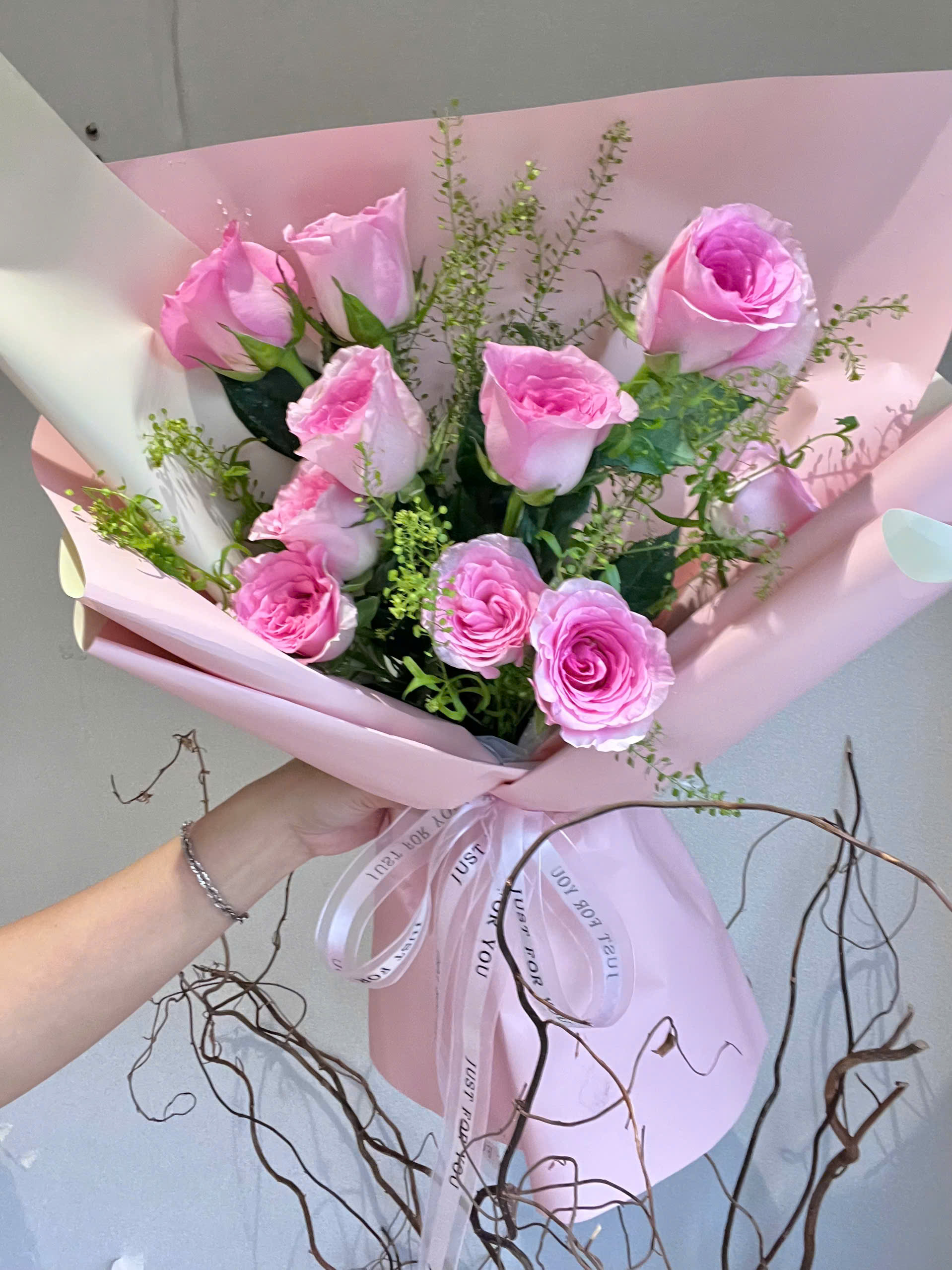 Bó hoa hồng màu hồng mix