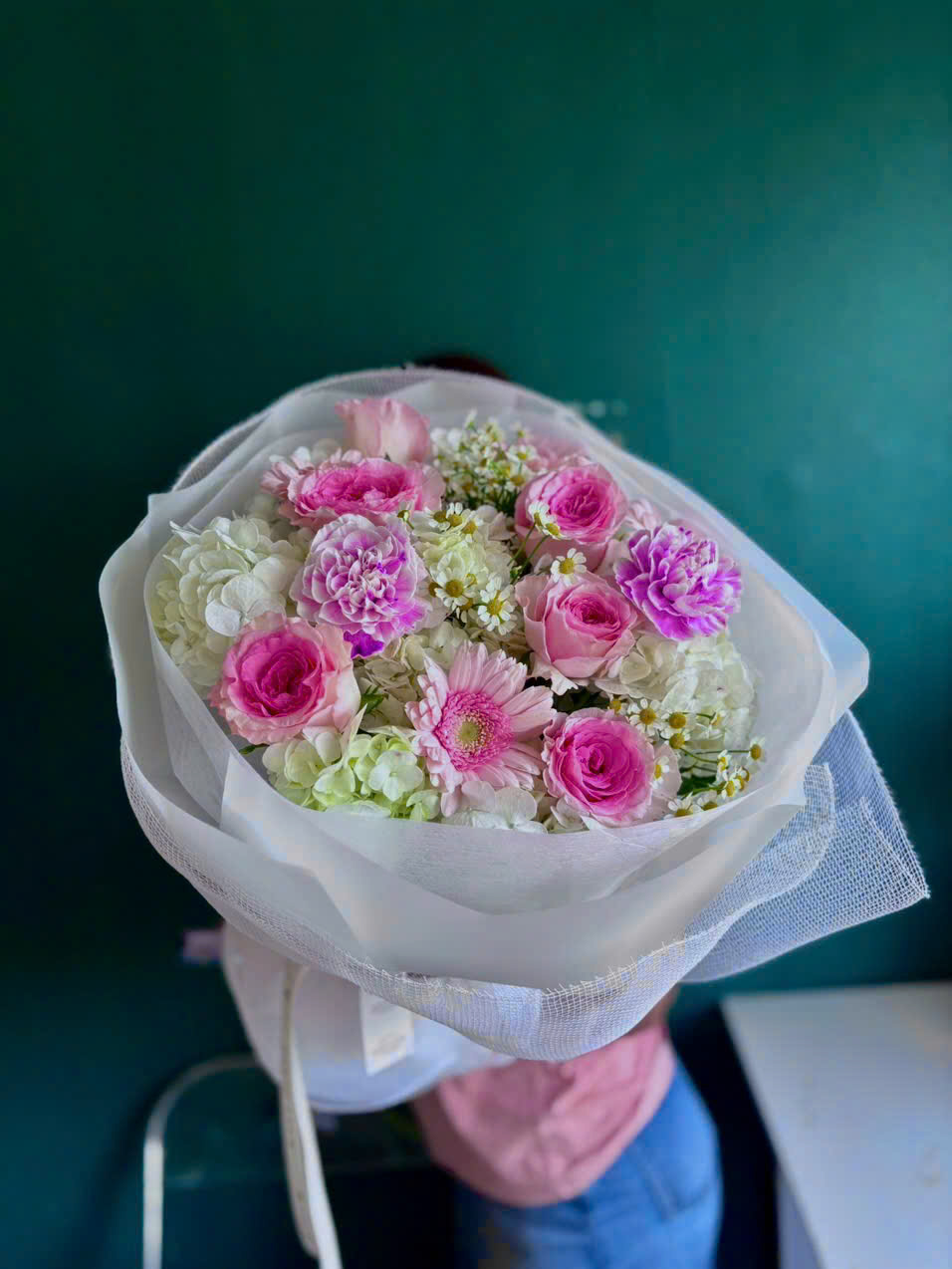 Bó hoa tươi màu hồng pastel