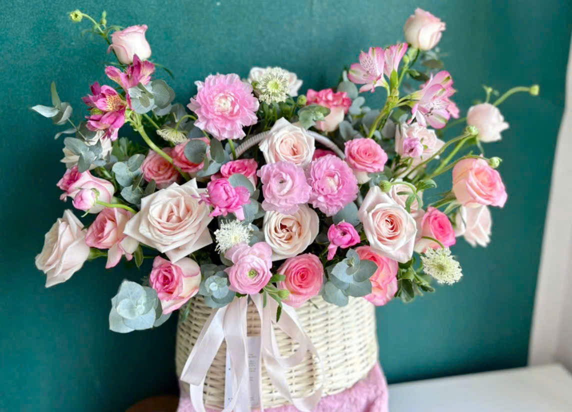 Giỏ hoa hồng pastel mix