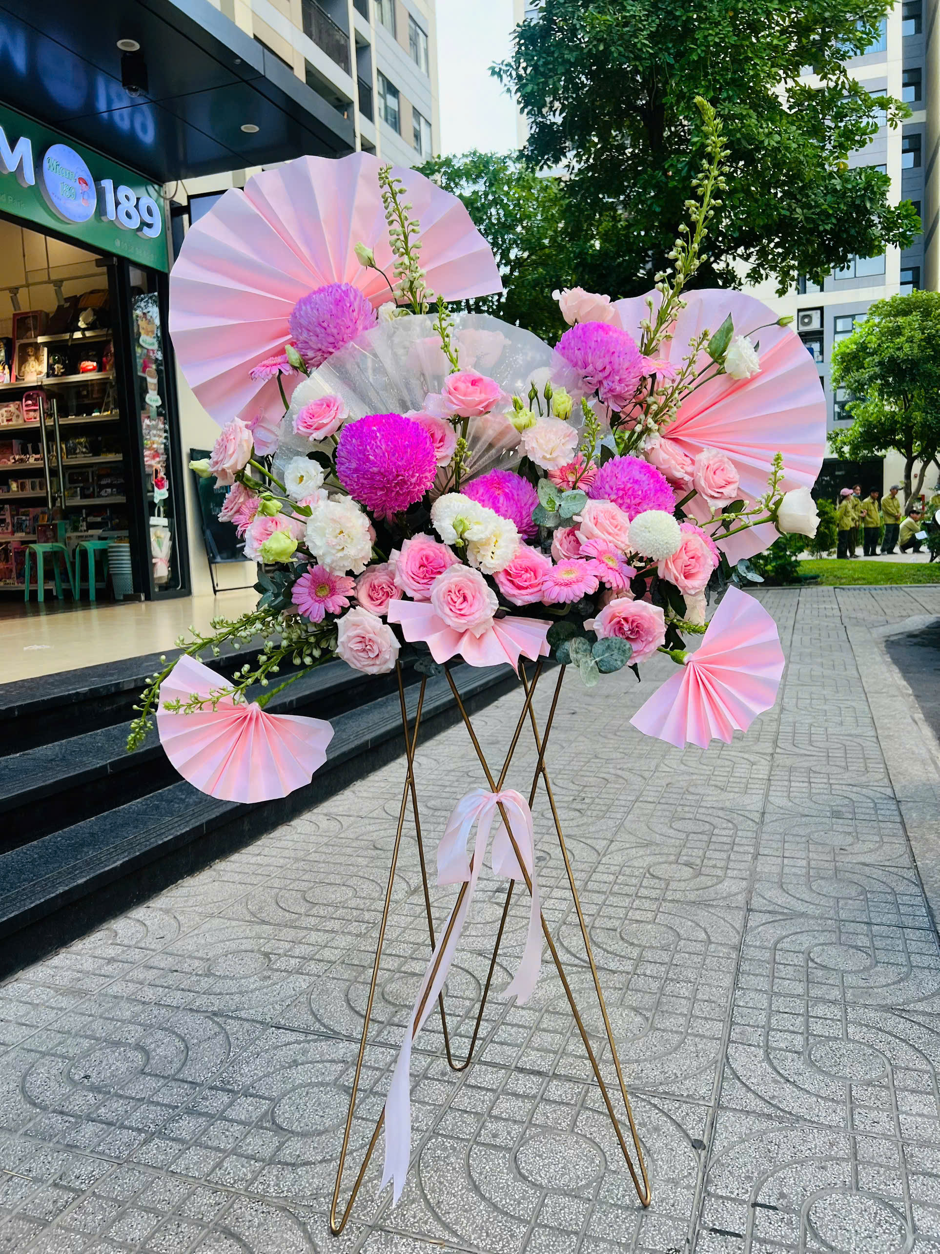 Kệ hoa chúc mừng