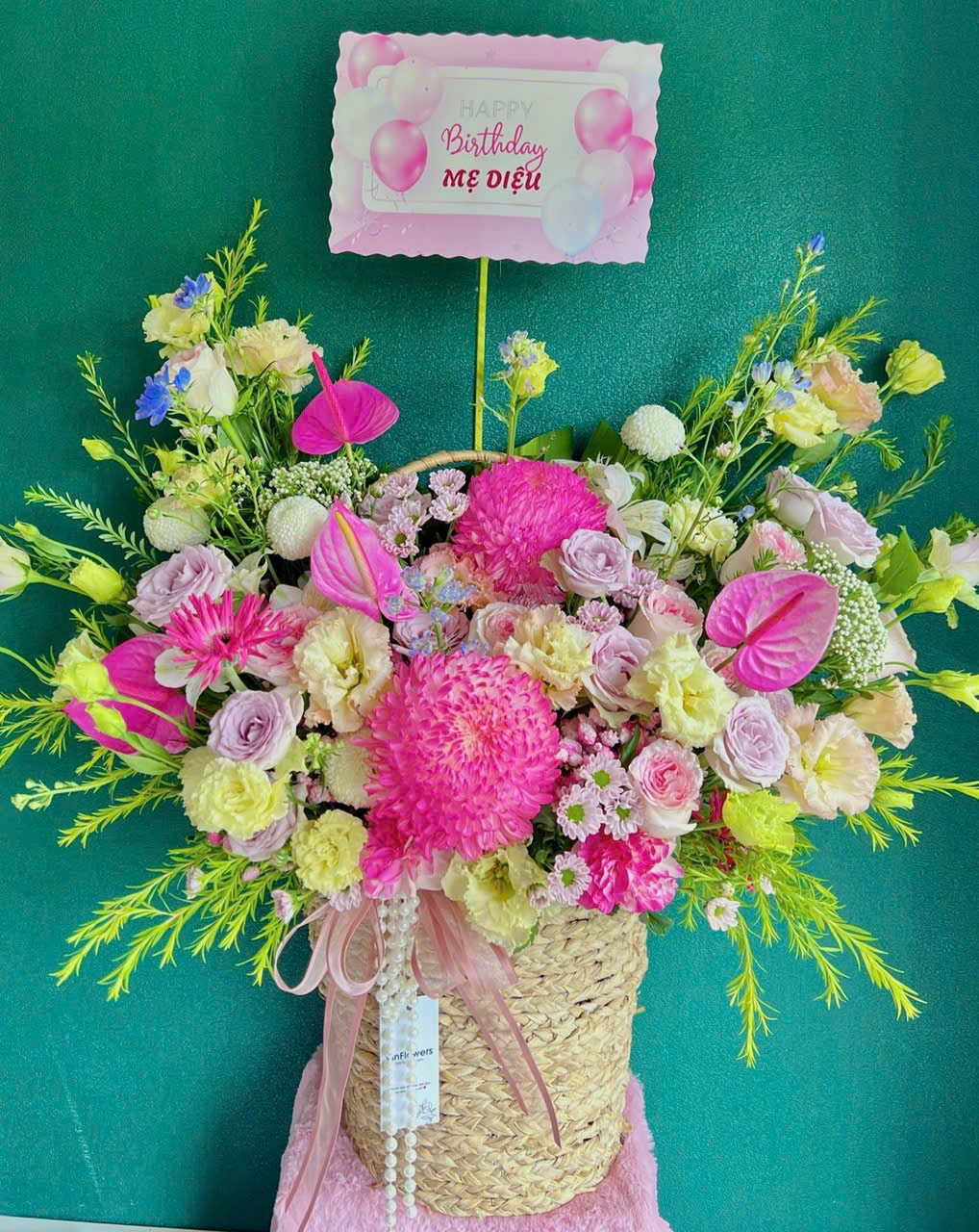 Lẵng hoa tone hồng