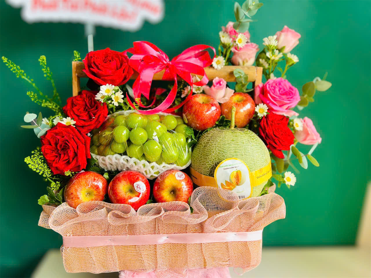 Giỏ hoa quả tươi nhập khẩu
