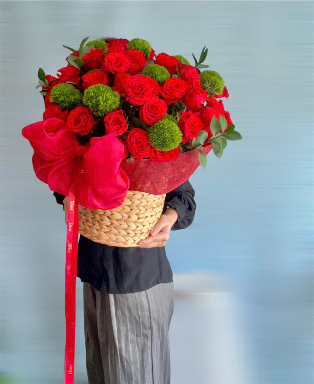 Giỏ hoa hồng đỏ sang trọng