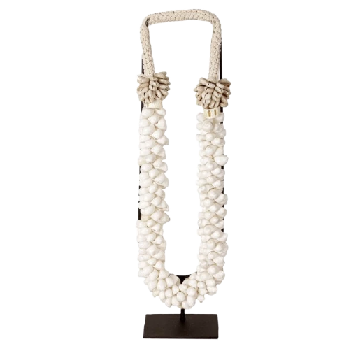 Shell Necklace op standaard