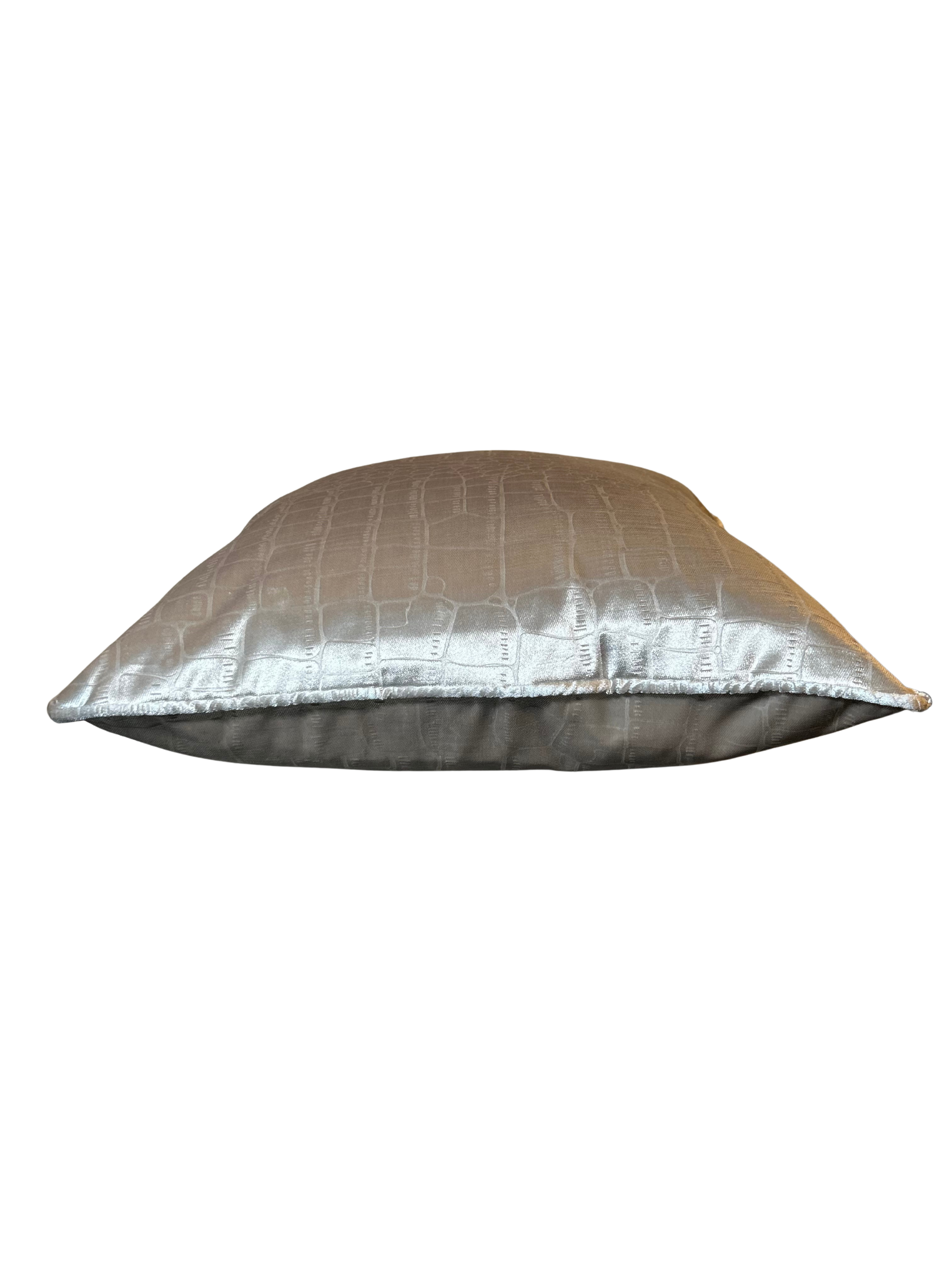 Sierkussen Reims - Champagne kleurige crocostof met subtiele glans