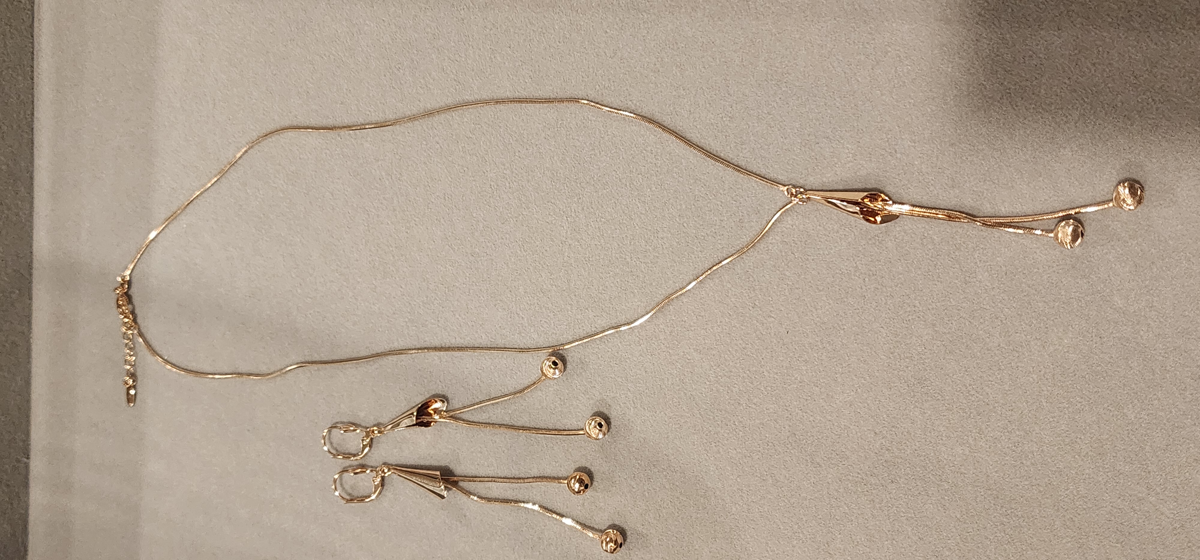 Elegant Gold Necklace Set