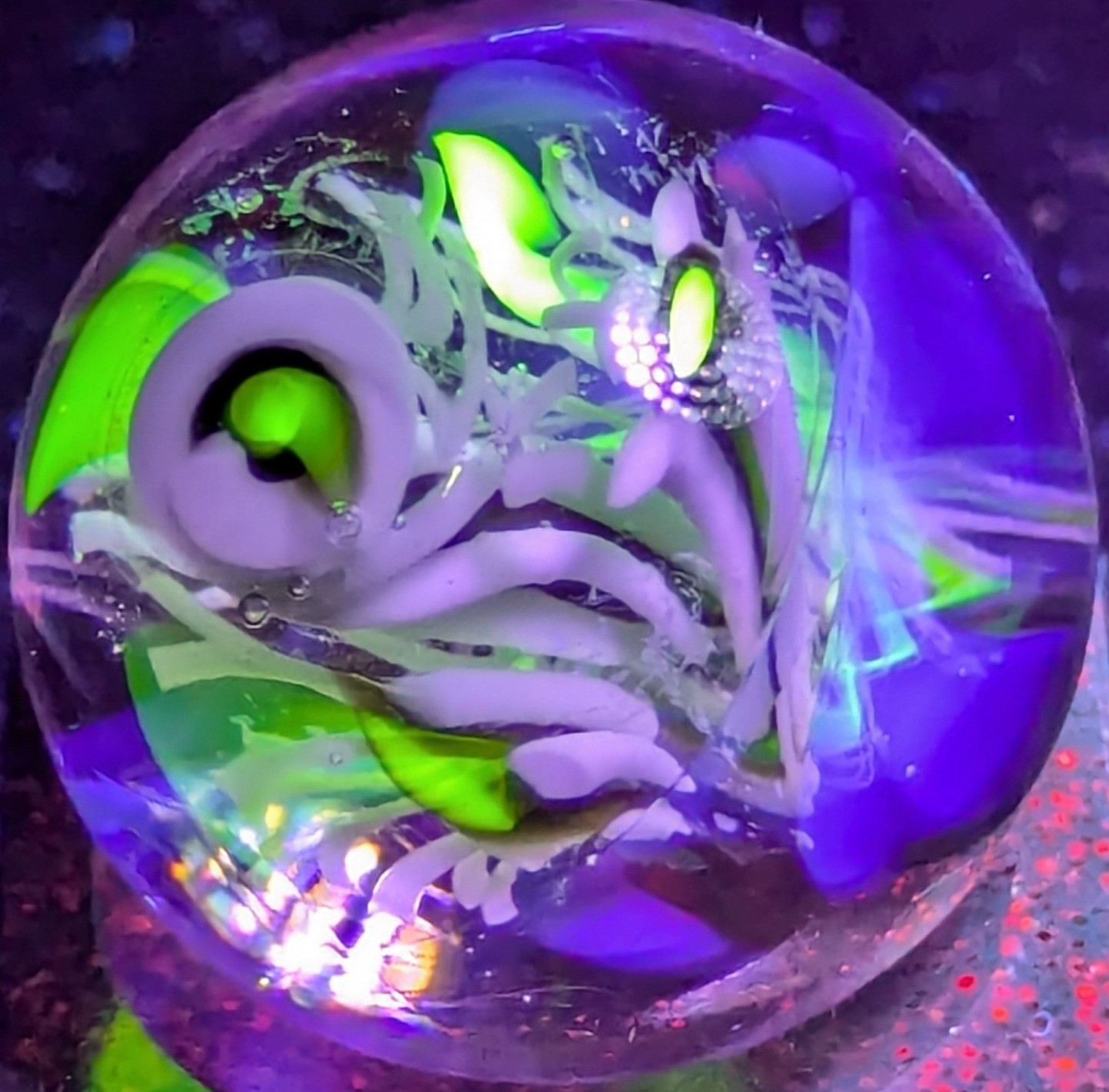 Very nice dollop hider with blue fume and "hairs"