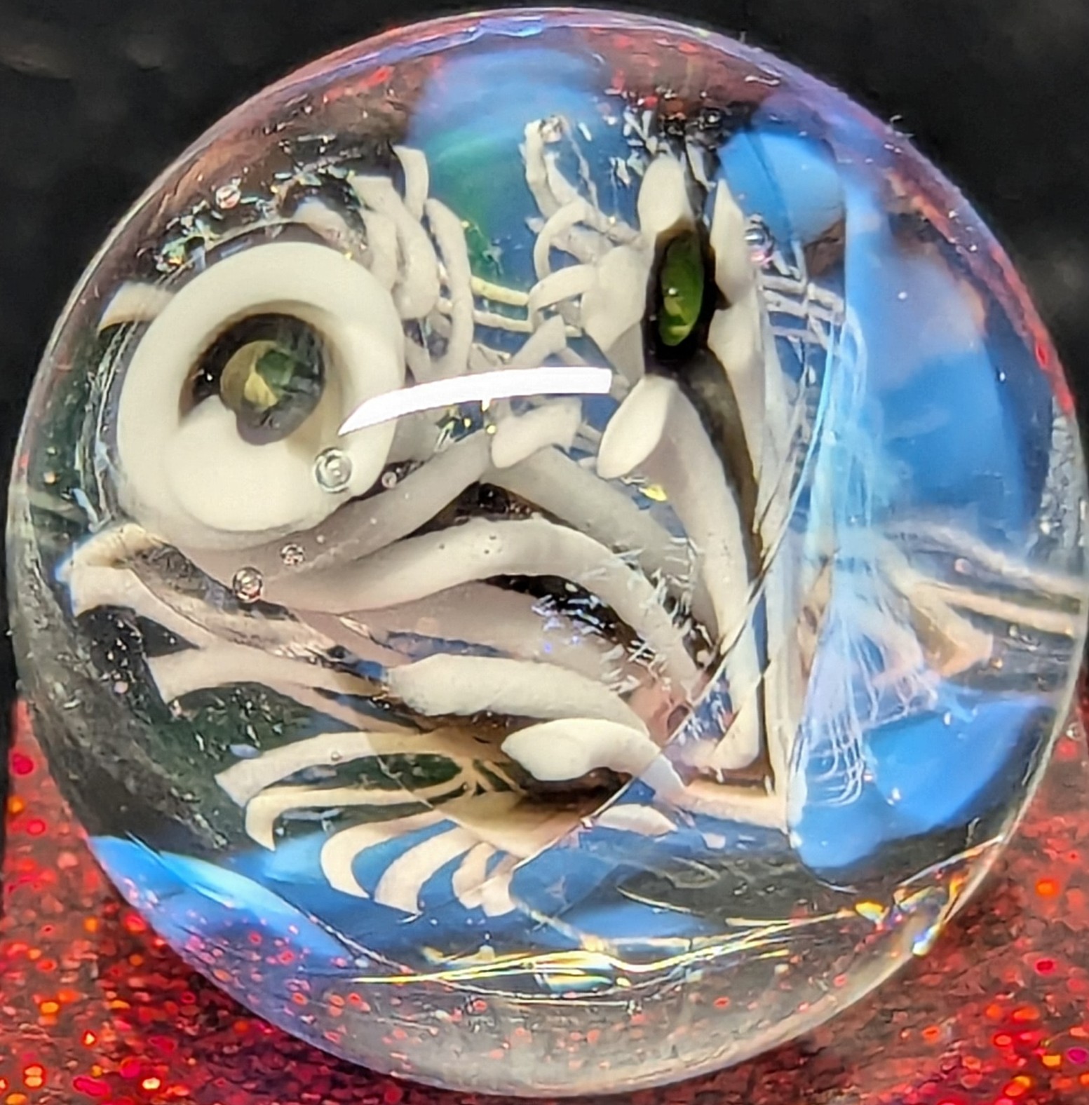 Very nice dollop hider with blue fume and "hairs"