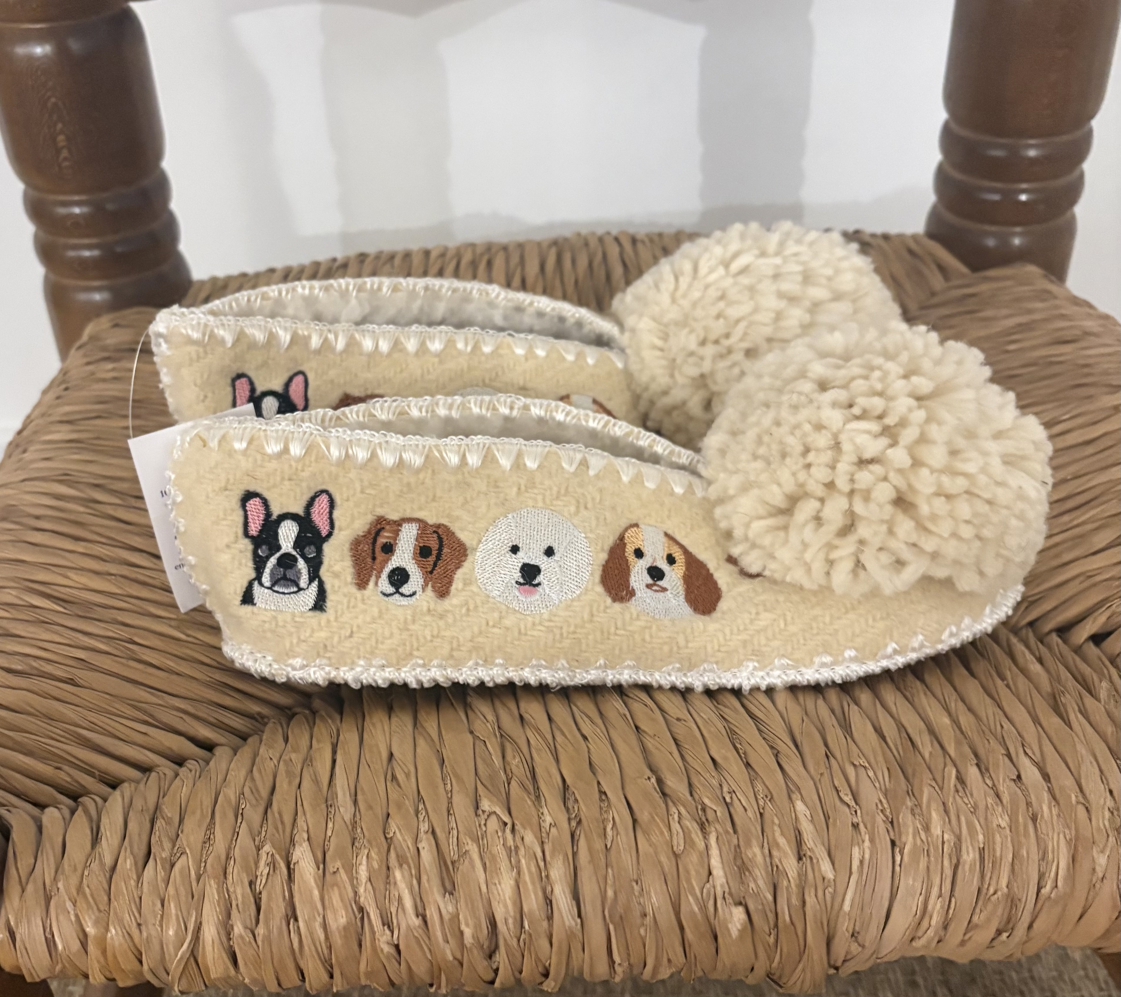 Chaussons  avec motif chiens brodés
