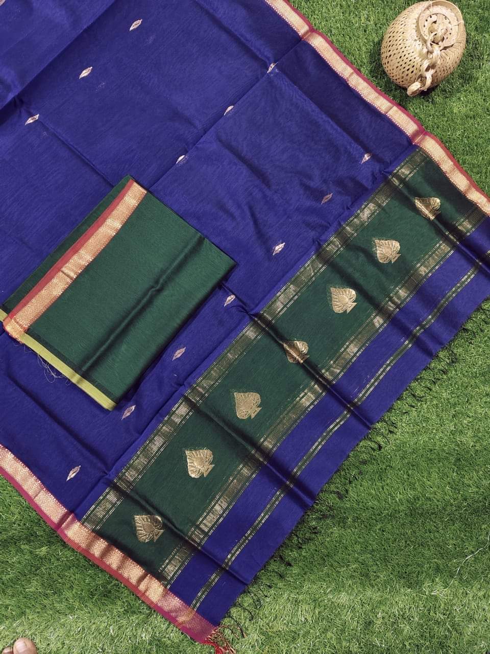 Handloom Maheshwari Pan Butta Saree