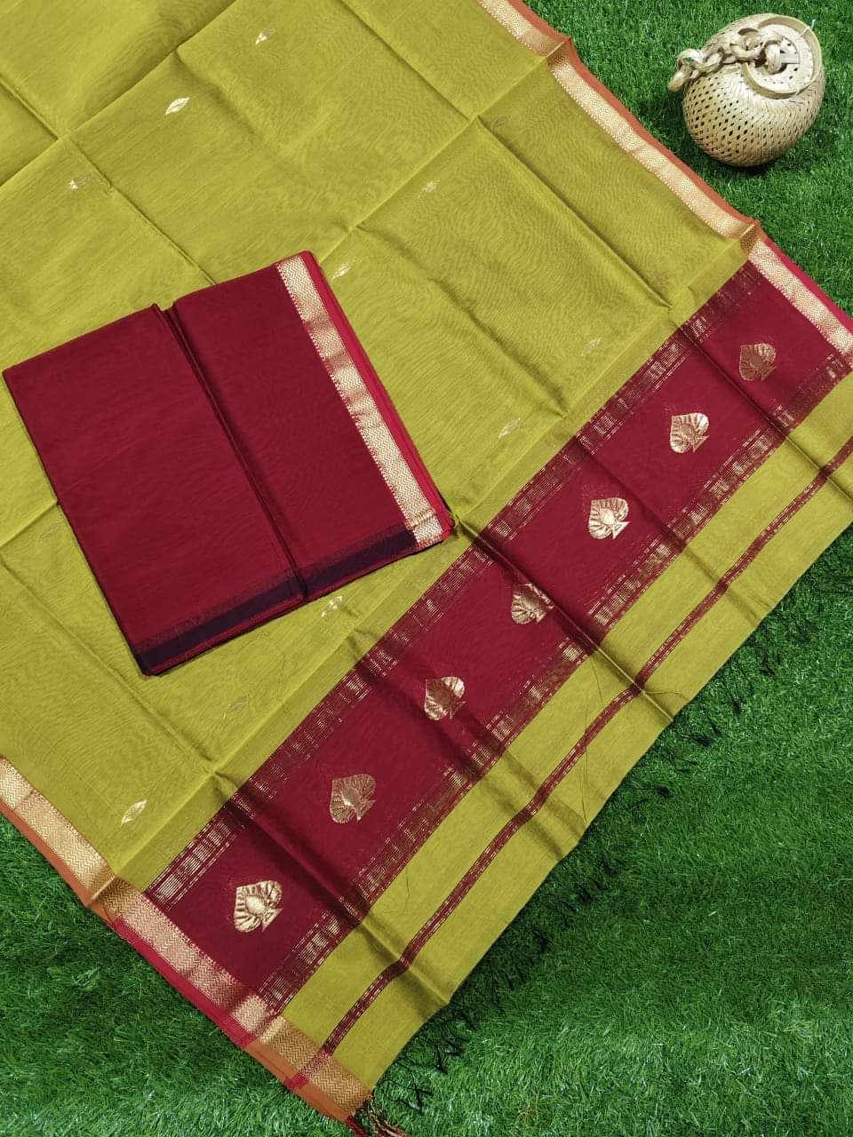 Handloom Maheshwari Pan Butta Saree
