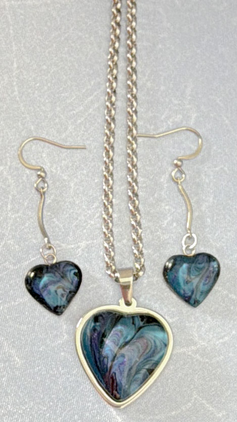 Heart-Shaped Pendant Necklace & Earrings Set